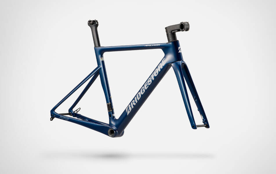 RP8 Di2 2025年モデルの限定カラー レーシングディープブルー フレーム画像 横イメージ