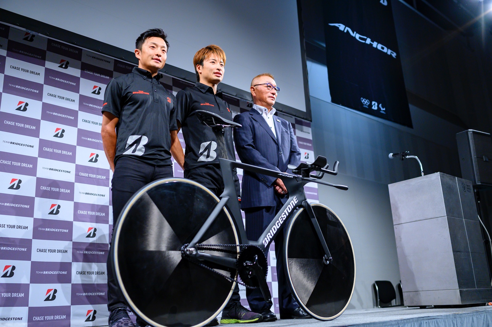 Bridgestone Anchor新作発表会 東京オリンピック 日本代表選手団フレーム採用発表の記者会見に窪木 橋本が登壇 ブログ ブリヂストンサイクル株式会社