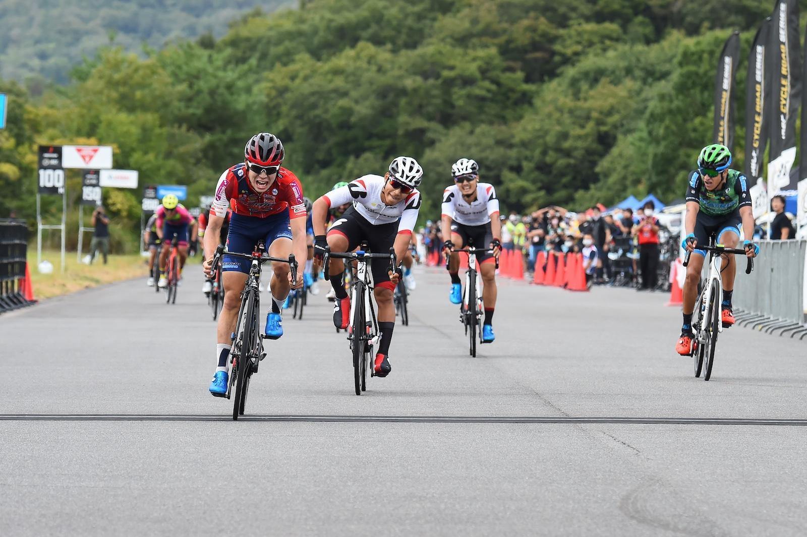 速いペースのレースで今村がゴールスプリント2位【Jプロツアー 広島森林公園ロードレースDay-2】