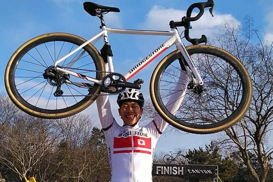  2021年の初レース、沢田が故郷へ凱旋し新調CX6で勝利【シクロクロス】