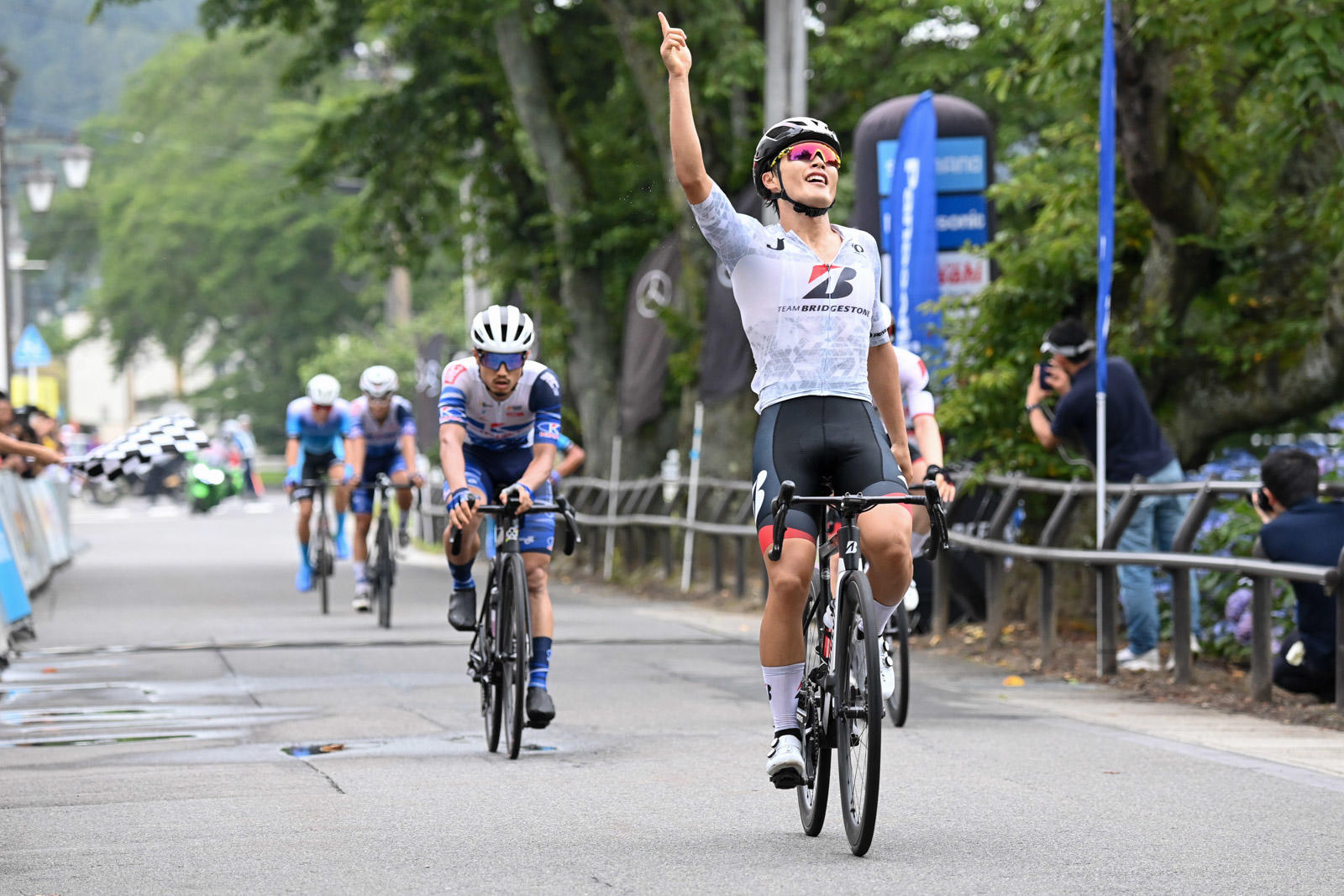 【ロードJPT/石川クリテリウム】岡本が優勝・ツアーリーダーに、チームブリヂストン盤石のアシスト＆勝利