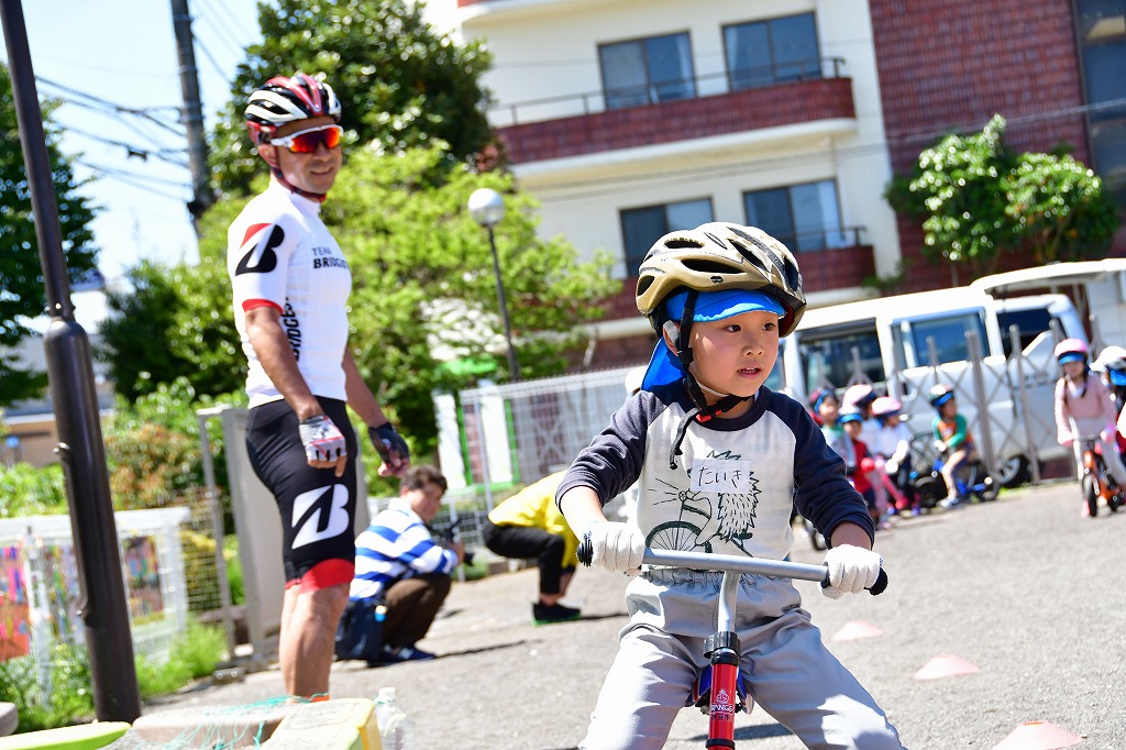 オリンピアンと一緒に自転車の楽しさを学ぶ「ランニングバイク出前教室」開催！