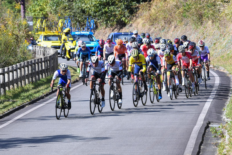 集団を兒島、山本がコントロールnational_u23_bs_11.jpg