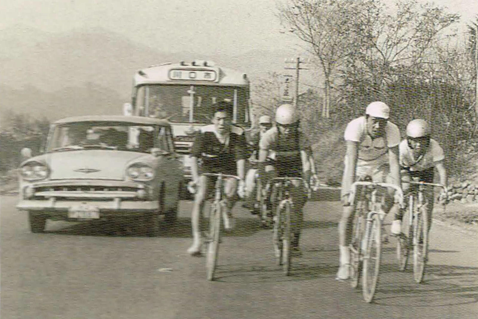 1964〜1981年<br>《ブリヂストンサイクル自転車競技部》<br><br>  東京1964オリンピックの開催を機に創立、日本の自転車でのオリンピック・メダル獲得を目指し走り出す
