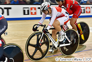 疾走する梶原選手